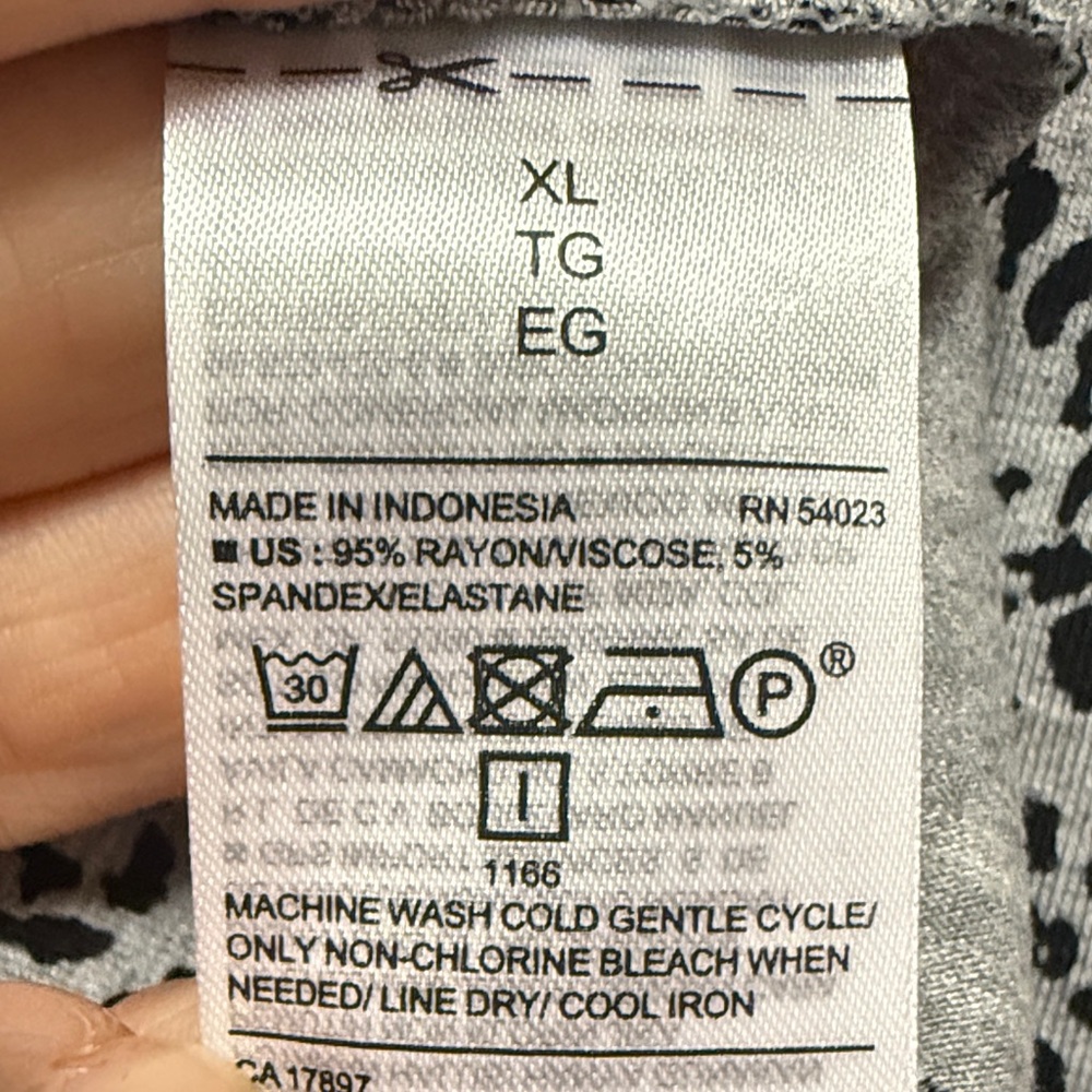 NWT OLD NAVY Gray Leopard Print Short Sleeve Top - Picture 8 of 12
